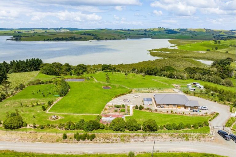 Photo of property in 24 Karakanui Road, Tinopai, Matakohe, 0593