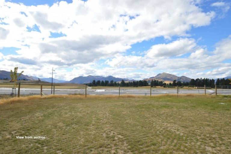 Photo of property in 5 Matakanui Lane, Wanaka, 9305