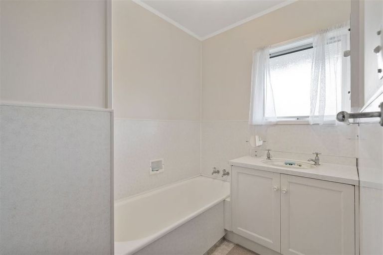 Photo of property in 10 King Richard Place, Browns Bay, Auckland, 0630