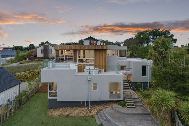 Photo of property in 283 Cannon Hill Crescent, Mount Pleasant, Christchurch, 8081