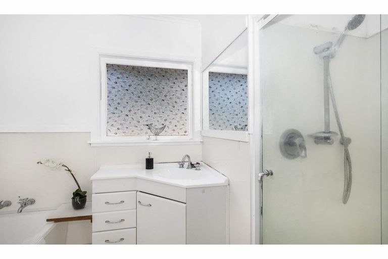 Photo of property in 41 Royal Road, Massey, Auckland, 0614