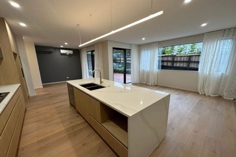 Photo of property in 8d Ringwood Street, Torbay, Auckland, 0630