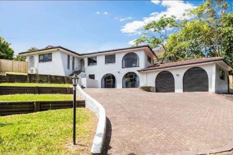 Photo of property in 9 Goodwood Drive, Goodwood Heights, Auckland, 2105