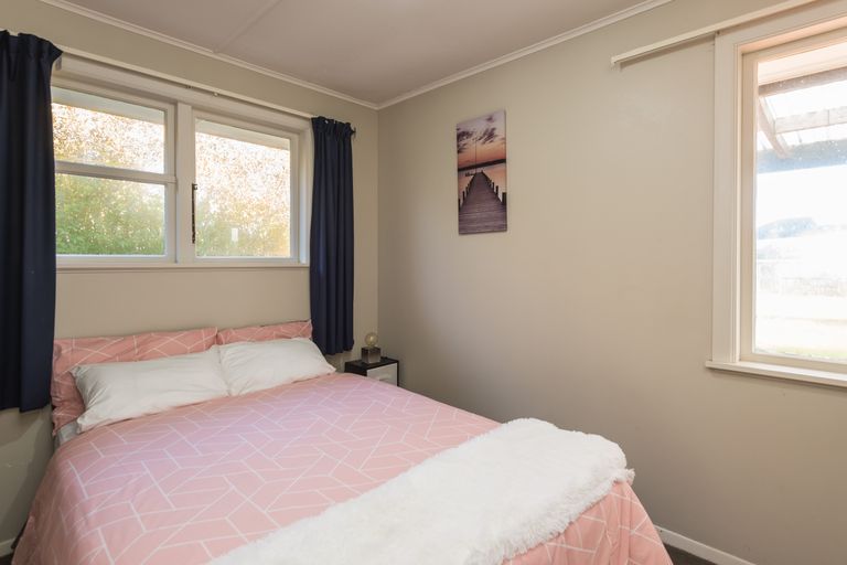 Photo of property in 35 Fenchurch Street, Redwood, Christchurch, 8051