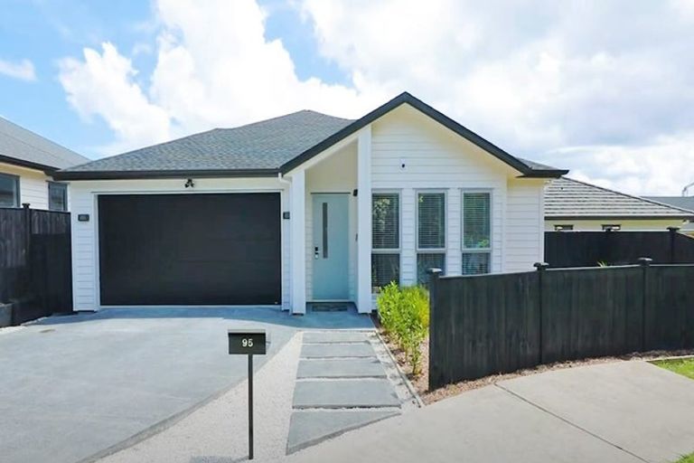 Photo of property in 95 Nobilo Road, Kumeu, 0810