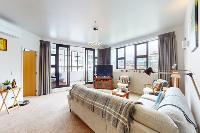 Photo of property in Endeavour Apartments, 9/125 Thorndon Quay, Pipitea, Wellington, 6011