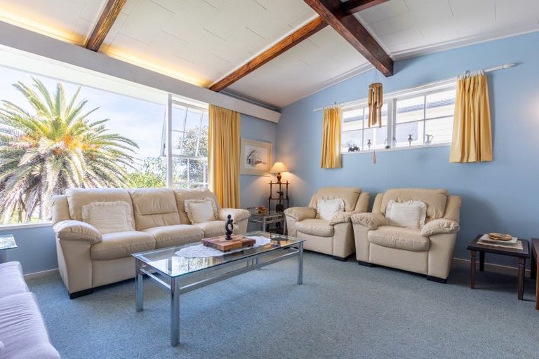 Photo of property in 32 Tui Road, Raumati Beach, Paraparaumu, 5032