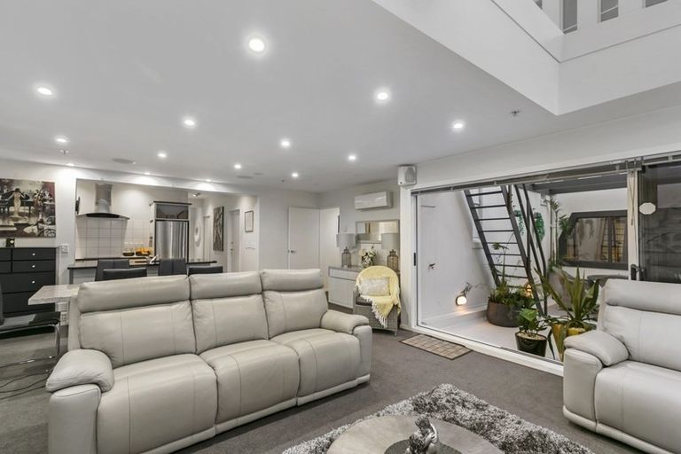 Photo of property in Wall Street On Lambton, 6/326 Lambton Quay, Wellington Central, Wellington, 6011