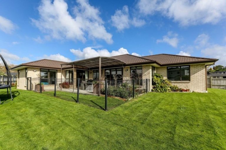 Photo of property in 14 Te Arakete Place, Hurworth, New Plymouth, 4310