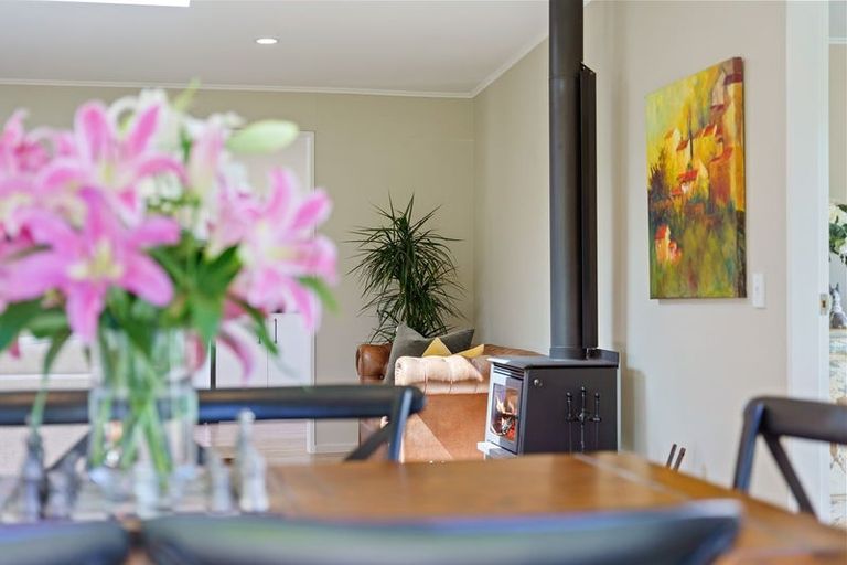 Photo of property in 16 Sunny Glen, Waikanae, 5036