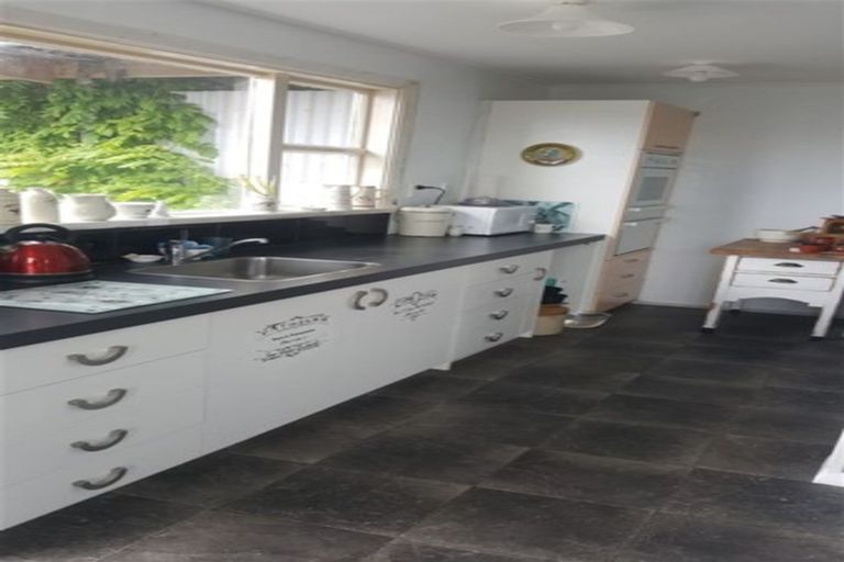 Photo of property in 15 Timaru Road, Waimate, 7924