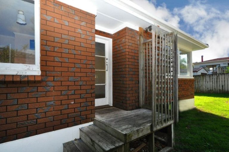 Photo of property in 15a Mcinnes Road, Weymouth, Auckland, 2103