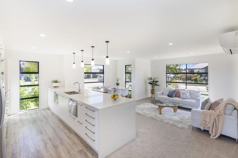 Photo of property in 1 Tangy Loch Lane, Broomfield, Christchurch, 8042