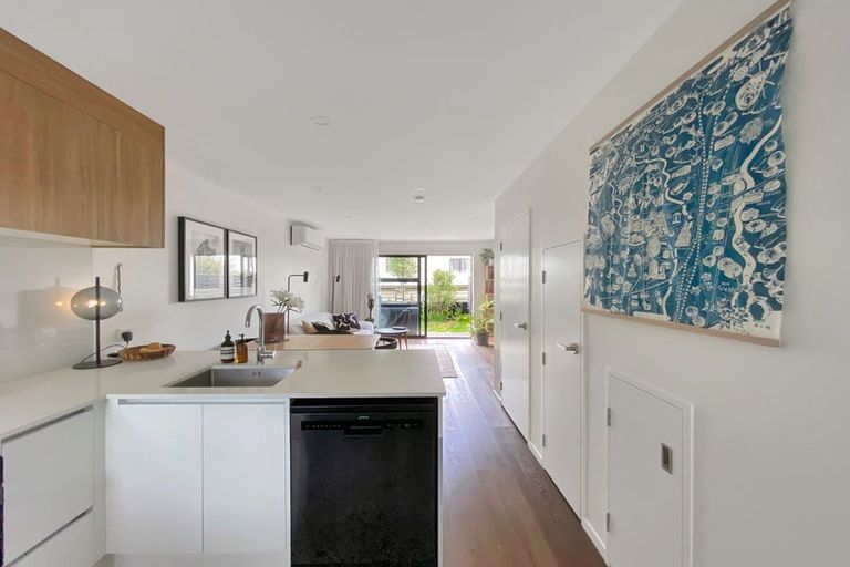 Photo of property in 5/85 Selo Street, Glen Eden, Auckland, 0602