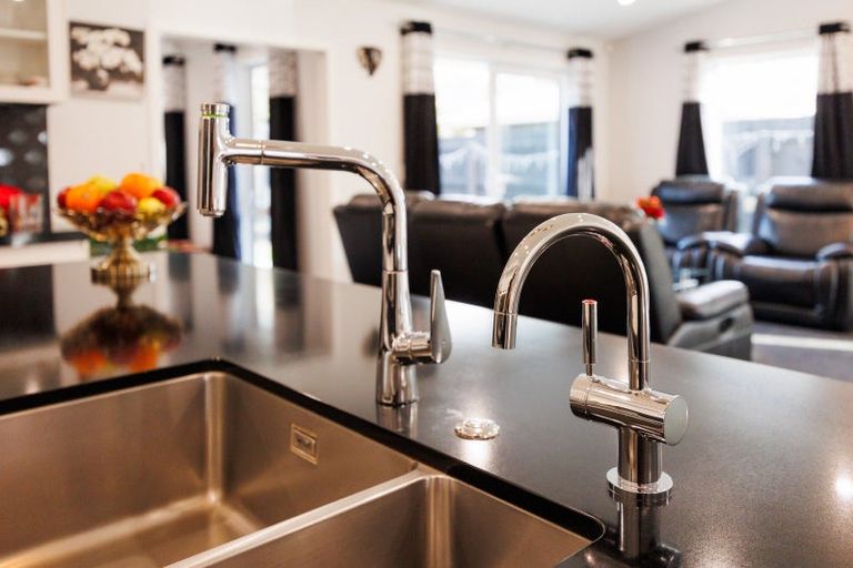 Photo of property in 9 Ivy Lane, Kelvin Grove, Palmerston North, 4414