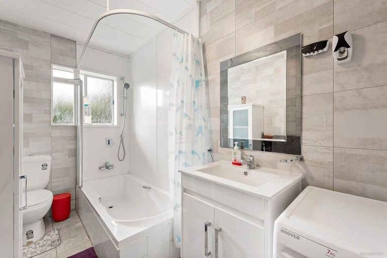 Photo of property in 9/66 Astley Avenue, New Lynn, Auckland, 0600