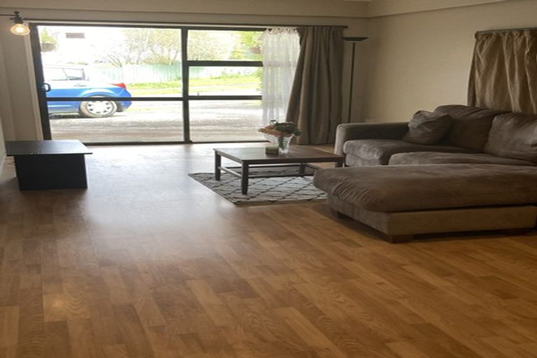 Photo of property in 5 Yarra Place, Botany Downs, Auckland, 2010