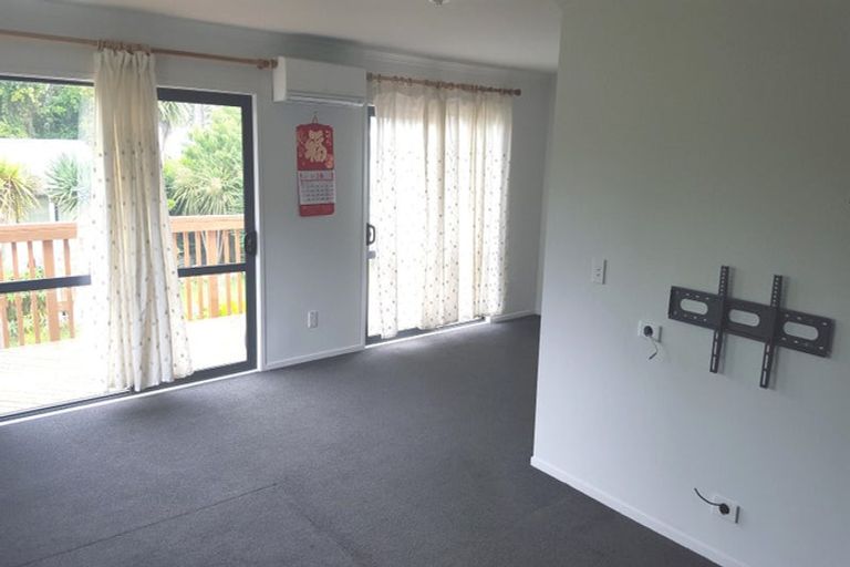 Photo of property in 18 Kiernan Place, Kelston, Auckland, 0602