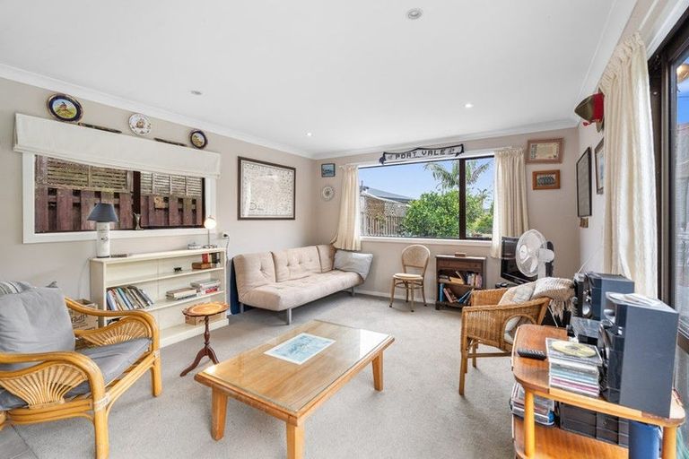 Photo of property in 143 Florence Avenue, Orewa, 0931