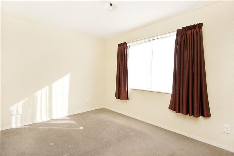 Photo of property in 35 Peter Hall Drive, Kelvin Grove, Palmerston North, 4414