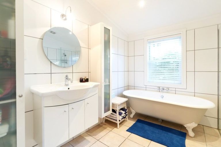 Photo of property in 12 Meeanee Quay, Westshore, Napier, 4110