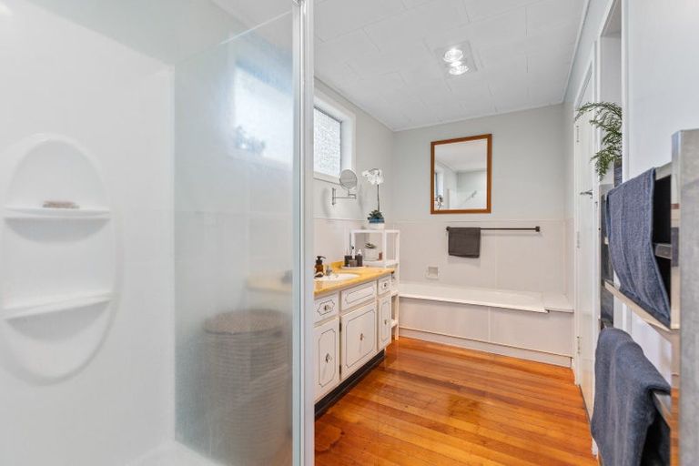 Photo of property in 17 Hinau Street, Inglewood, 4330