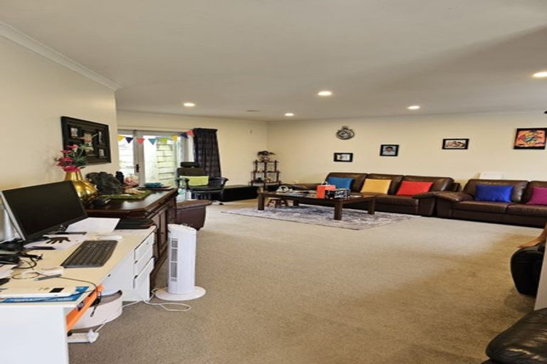 Photo of property in 16 Eastcott Grove, Churton Park, Wellington, 6037