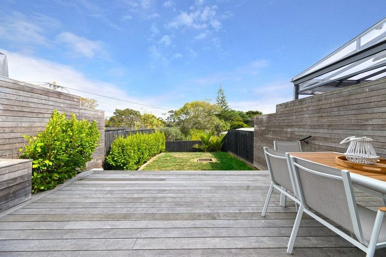 Photo of property in 19d Tawa Road, Te Atatu Peninsula, Auckland, 0610