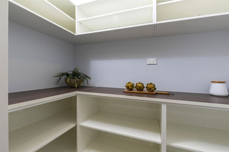 Photo of property in 16 Barrique Road, Kumeu, 0810