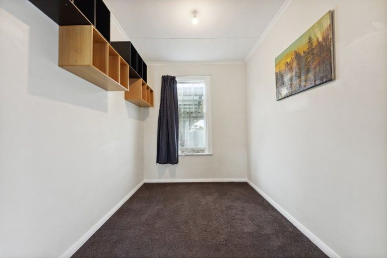 Photo of property in 9 Atkinson Street, Woodville, 4920