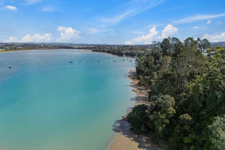 Photo of property in 2 Koki Road, Greenhithe, Auckland, 0632