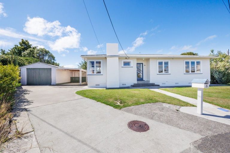 Photo of property in 25 Taylor Avenue, Feilding, 4702