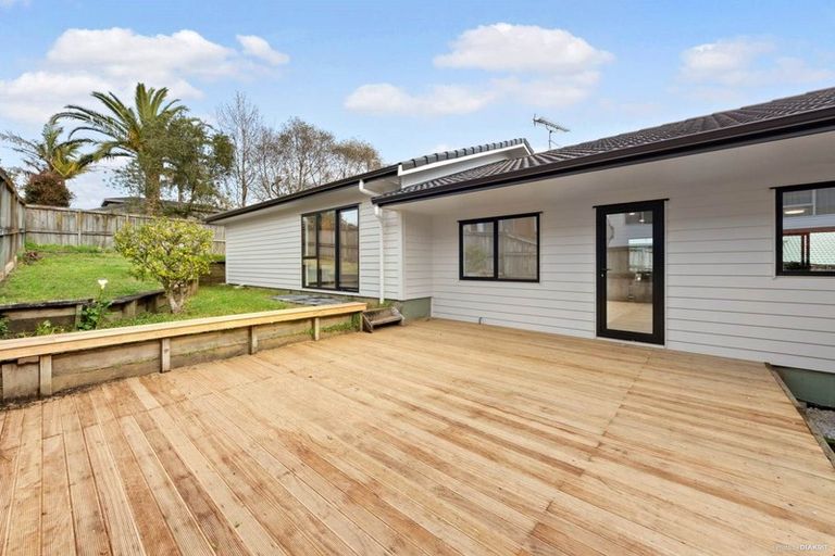 Photo of property in 11 Bob Charles Drive, Golflands, Auckland, 2013