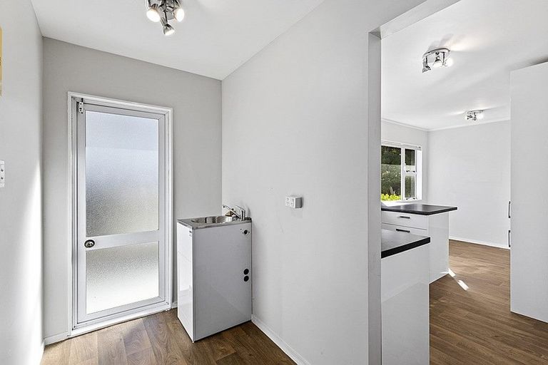 Photo of property in 2/31 Alamein Avenue, Belmont, Auckland, 0622