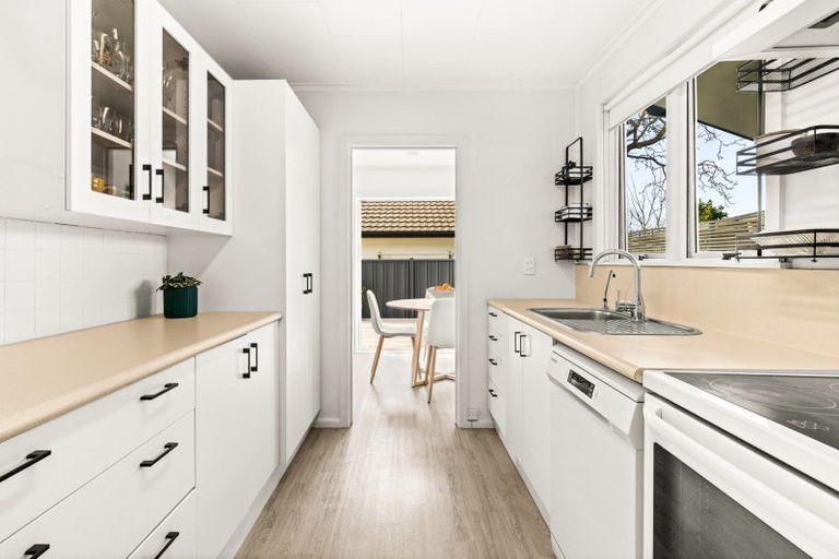 Photo of property in 806 Grove Road, Mayfair, Hastings, 4122