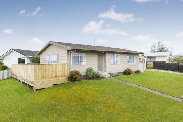 Photo of property in 61 Hillcrest Drive, Kelvin Grove, Palmerston North, 4414