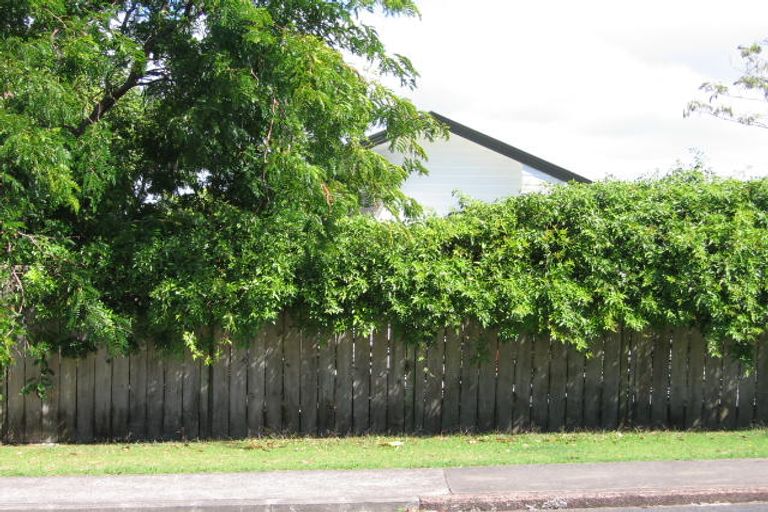 Photo of property in 1/13 Geoffrey Road, Torbay, Auckland, 0630