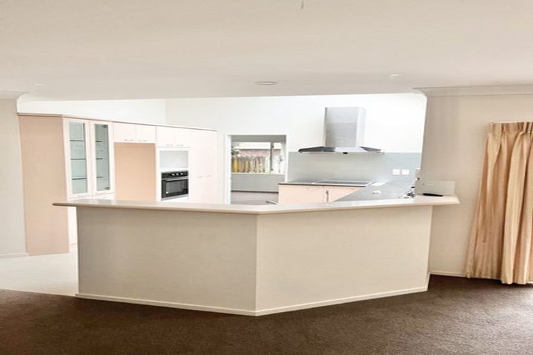 Photo of property in 9 Orohena Close, Northpark, Auckland, 2013