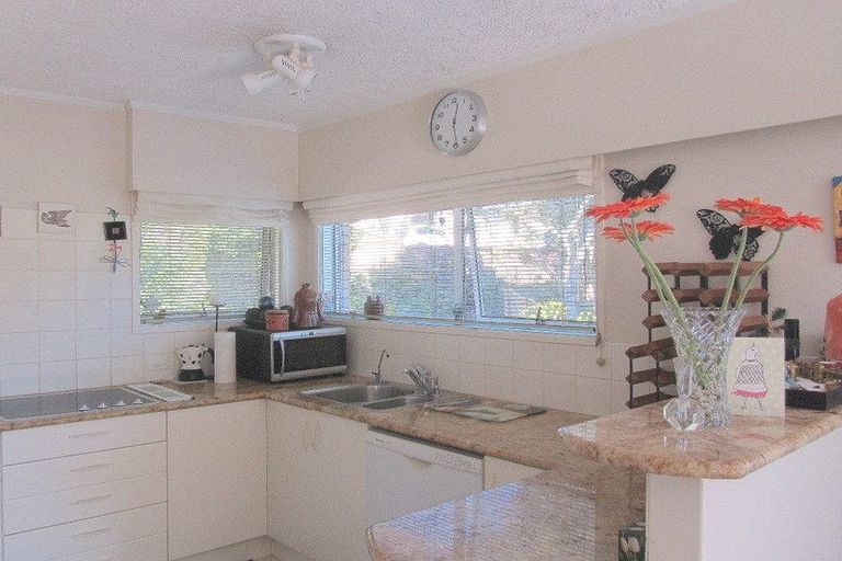 Photo of property in 1/36 Saddleback Rise, Murrays Bay, Auckland, 0630