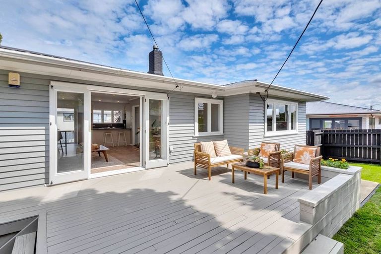 Photo of property in 1/46 Roberts Road, Glenfield, Auckland, 0629