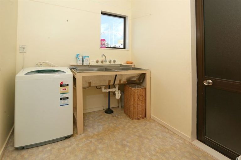 Photo of property in 1/180 Te Atatu Road, Te Atatu South, Auckland, 0610