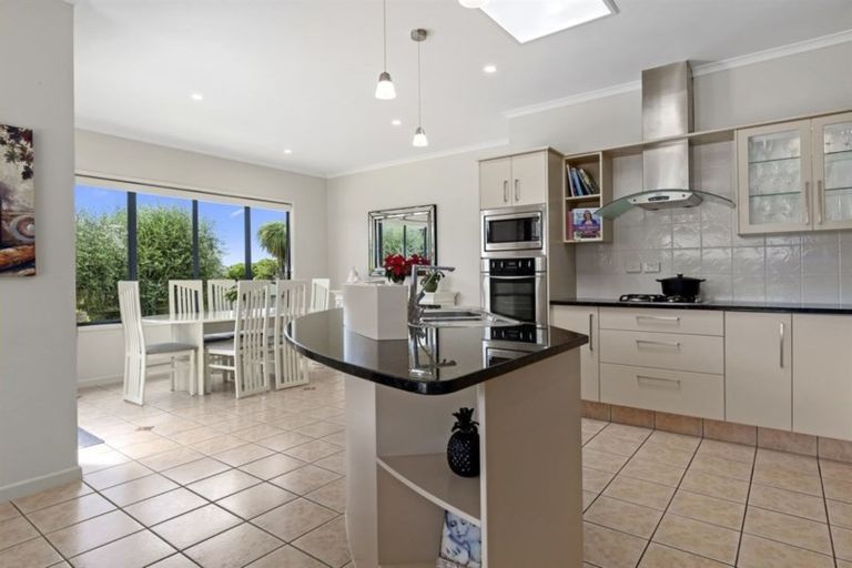 Photo of property in 10 La Cumbre Close, Bethlehem, Tauranga, 3110