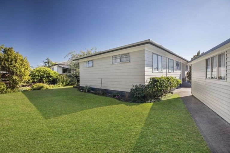Photo of property in 25 Lipton Grove, Opaheke, Papakura, 2113