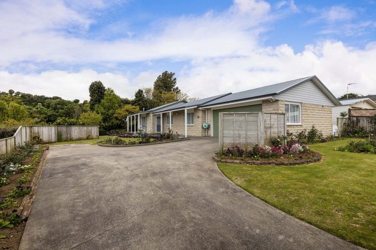 Photo of property in 68 Riversdale Drive, Merrilands, New Plymouth, 4312