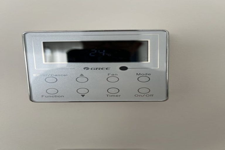 Photo of property in 14a September Place, Forrest Hill, Auckland, 0620