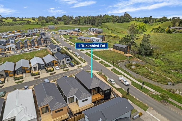 Photo of property in 1 Taukahiwi Road, Pukekohe, 2120