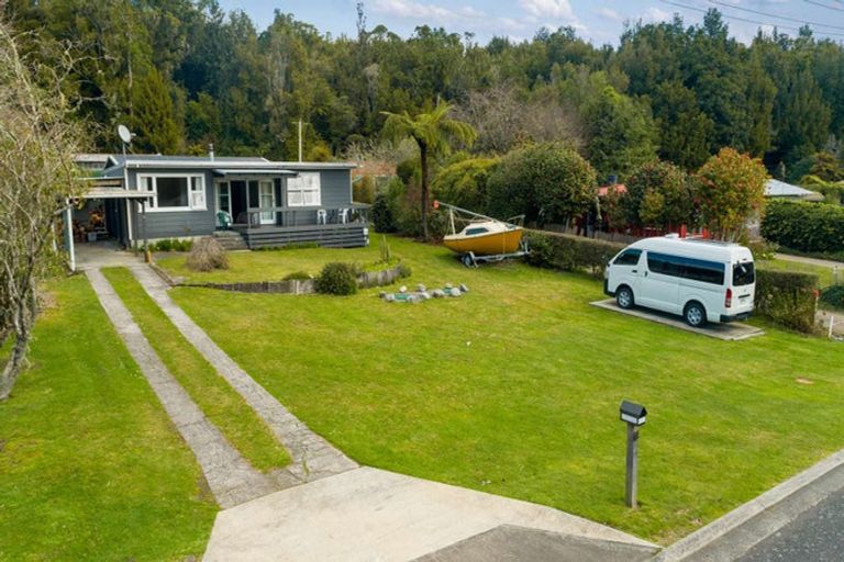 Photo of property in 18 Oxford Road, Lake Rotoma, Rotorua, 3074