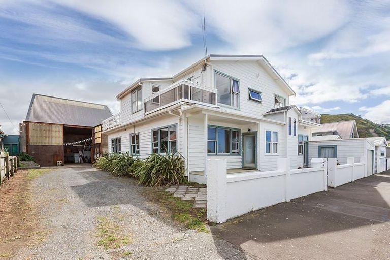 Photo of property in 26 Reef Street, Island Bay, Wellington, 6023