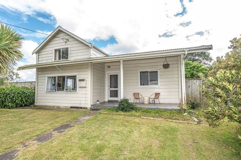 Photo of property in 30 Weraroa Road, Waverley, 4510