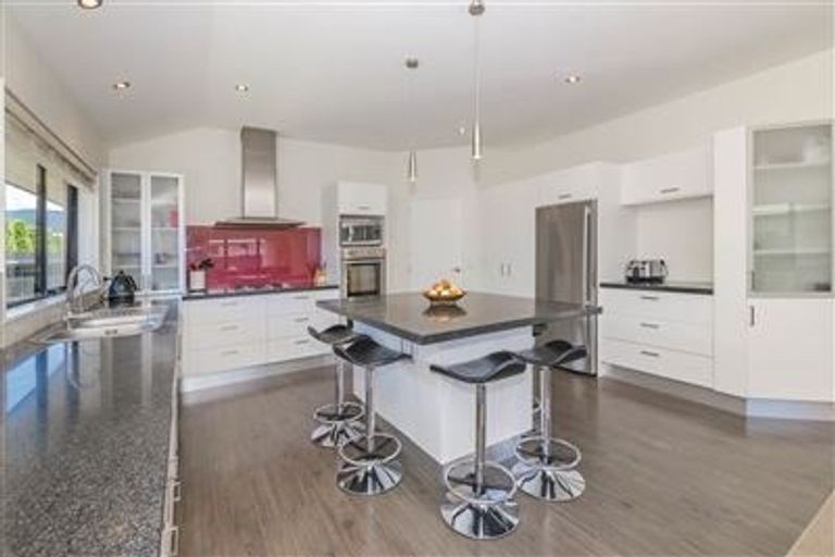 Photo of property in 8 Gandalf Crescent, Paraparaumu, 5032